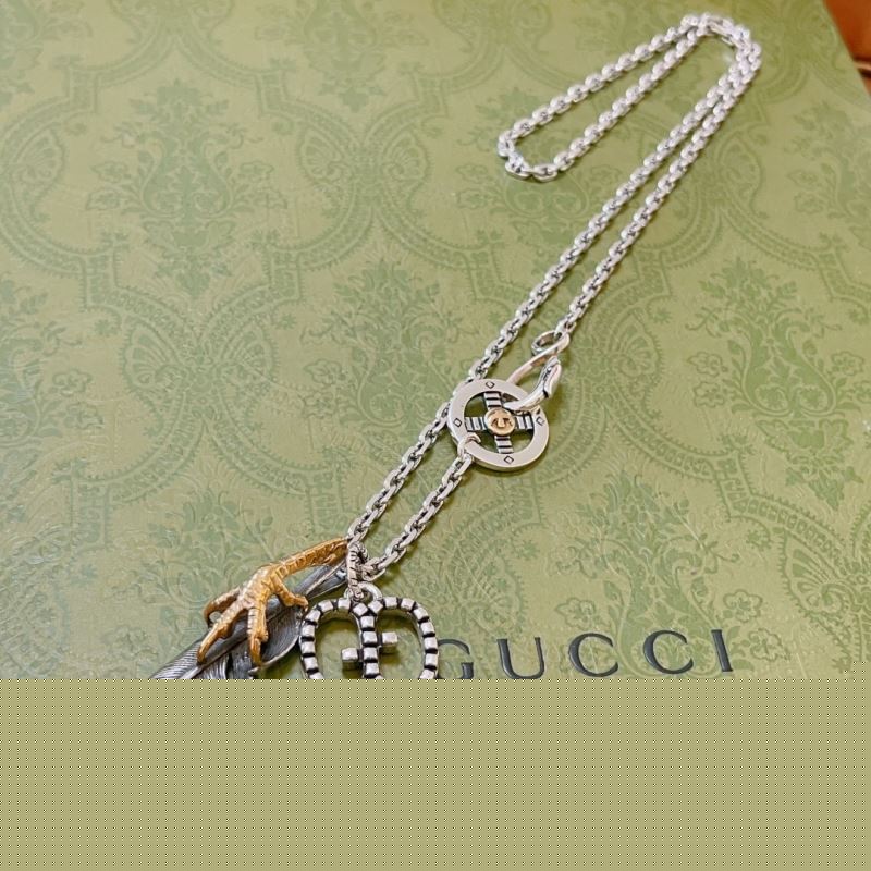 G*u*i necklaces